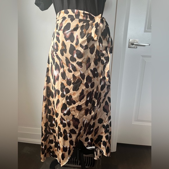 Leopard high/low wrap maxi skirt size size xl item 05-22 - Picture 2 of 5